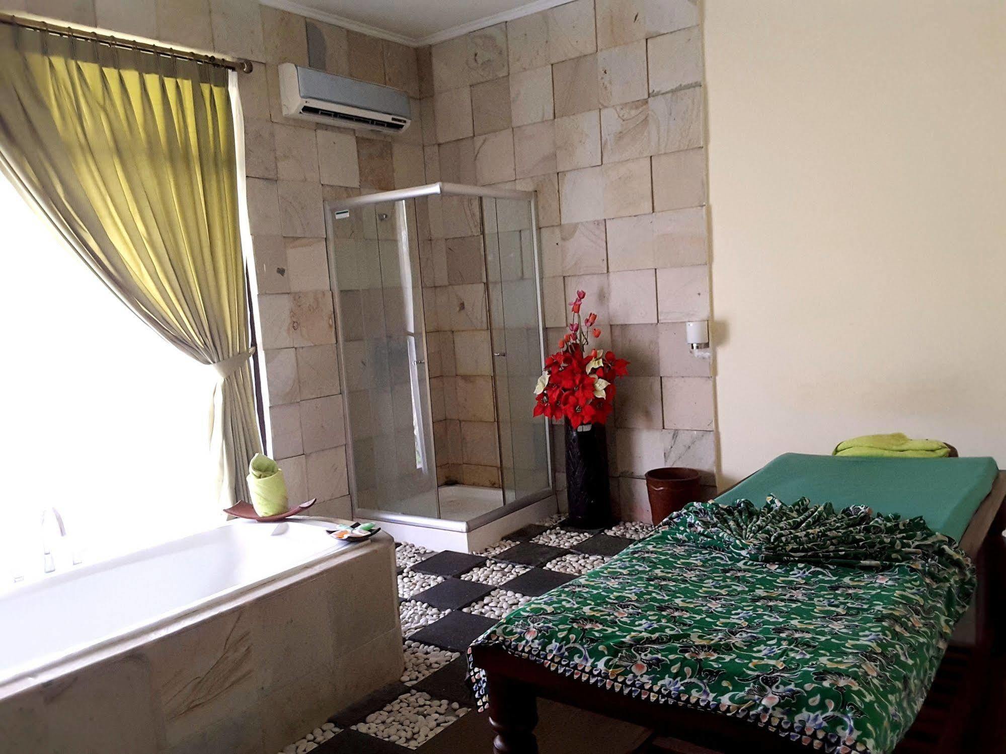 Grand Legi Hotel Mataram Ngoại thất bức ảnh