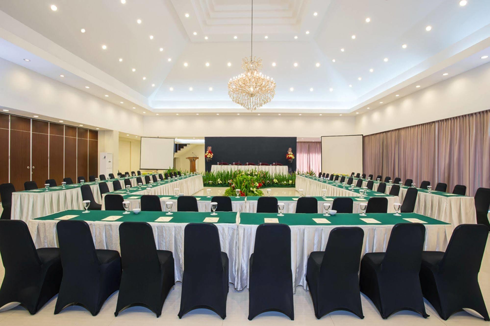 Grand Legi Hotel Mataram Ngoại thất bức ảnh