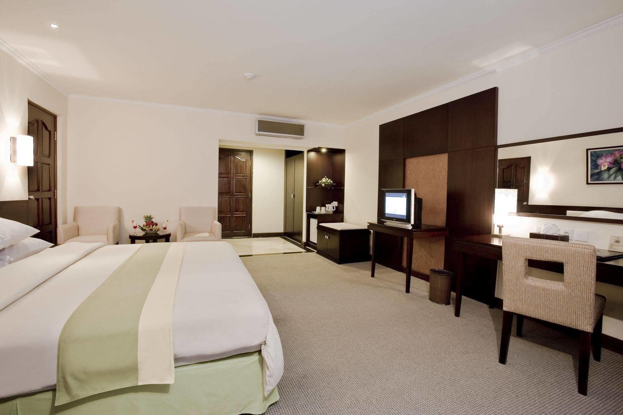 Grand Legi Hotel Mataram Ngoại thất bức ảnh
