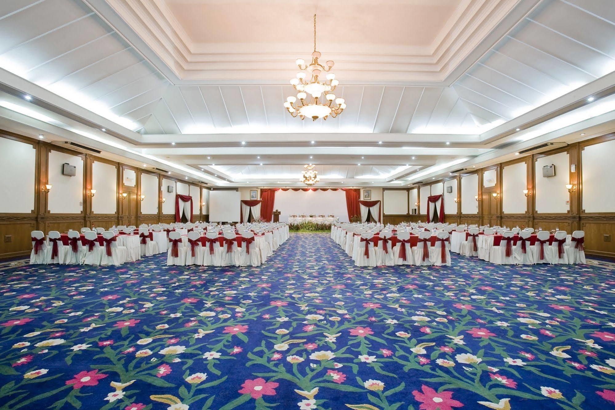 Grand Legi Hotel Mataram Ngoại thất bức ảnh