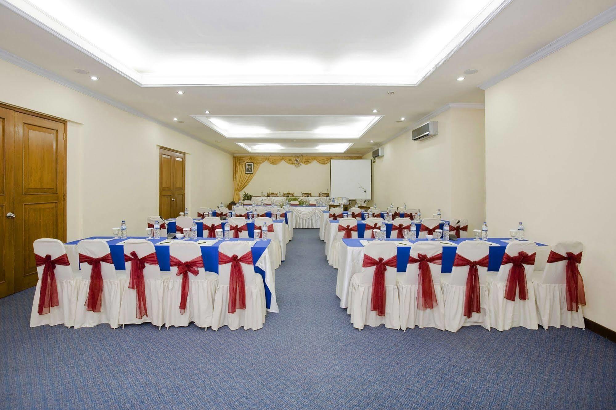 Grand Legi Hotel Mataram Ngoại thất bức ảnh