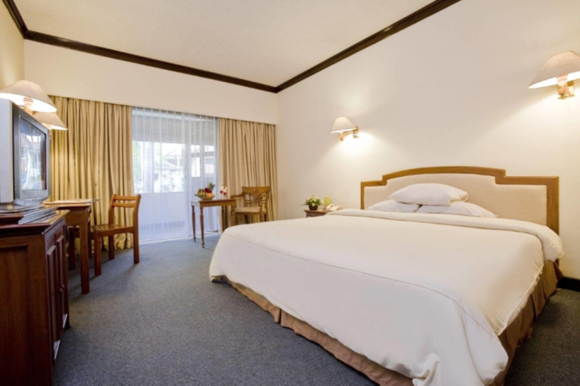 Grand Legi Hotel Mataram Ngoại thất bức ảnh